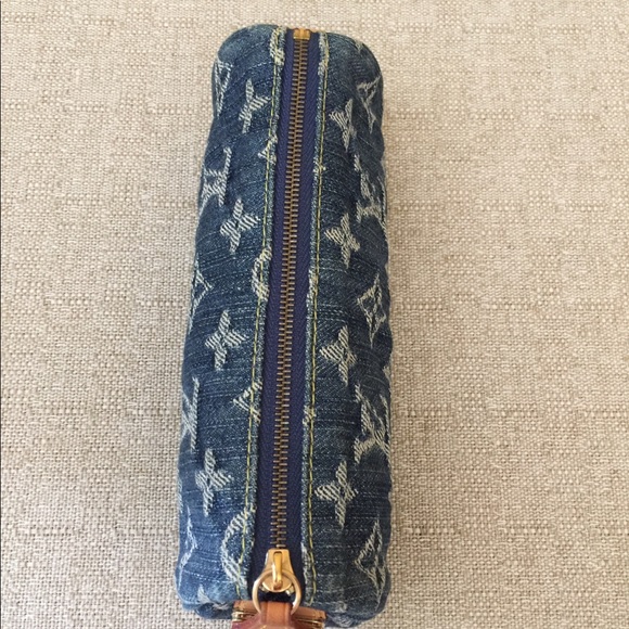 Louis Vuitton Denim Pochette Case - Picture 4 of 15